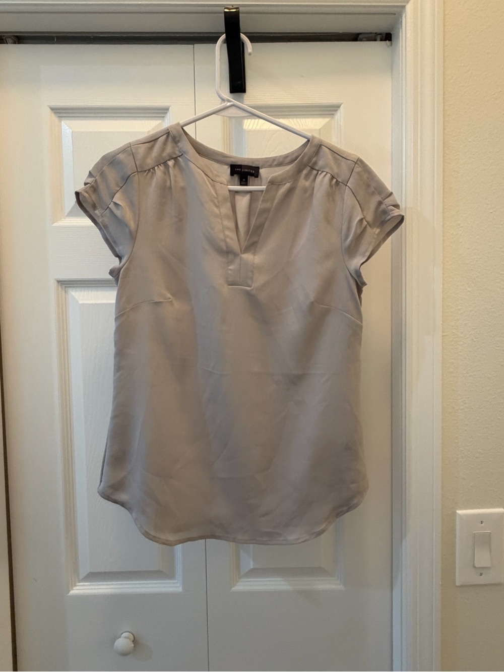 The Limited Cap Sleeve Blouse in Light Gray
